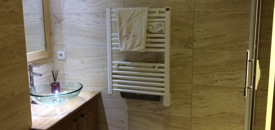 Meribel Apartments - Chalet Champetre Top Floor Shower Room